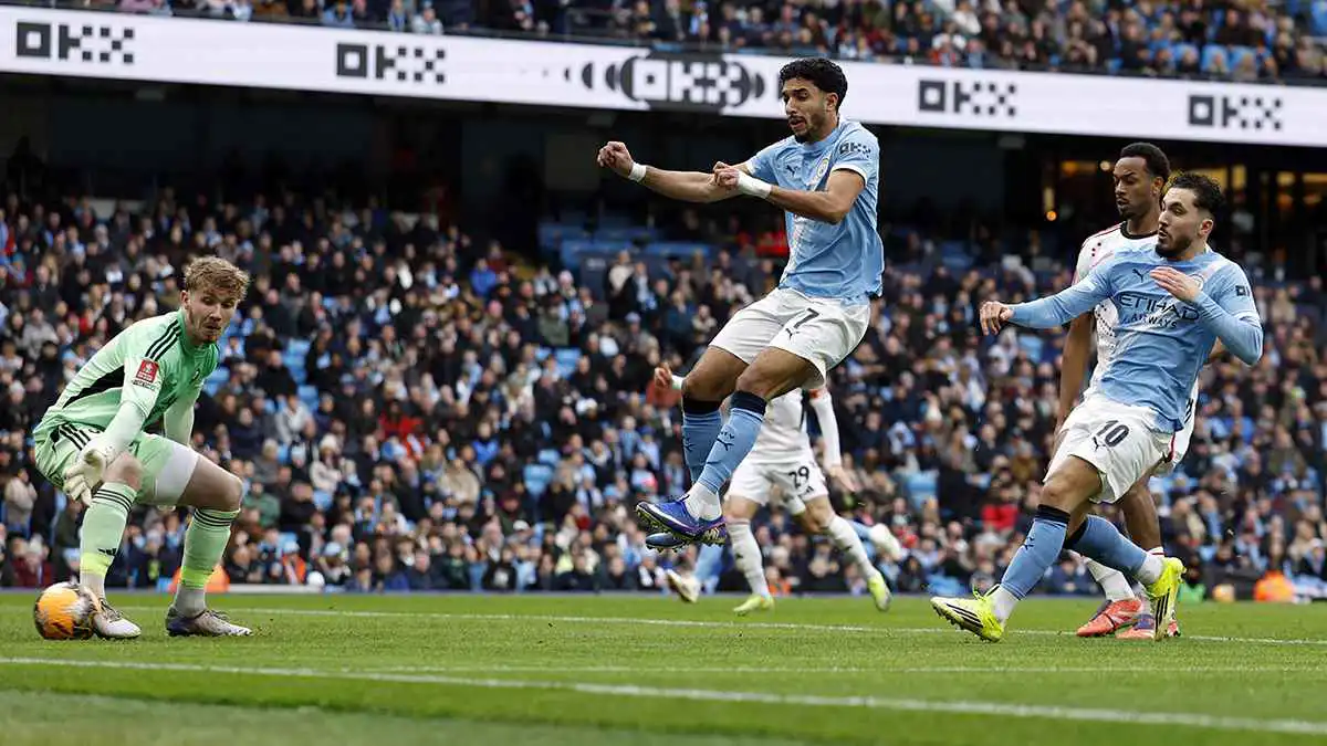 هل وافق عمر مرموش على عرض برشلونة؟