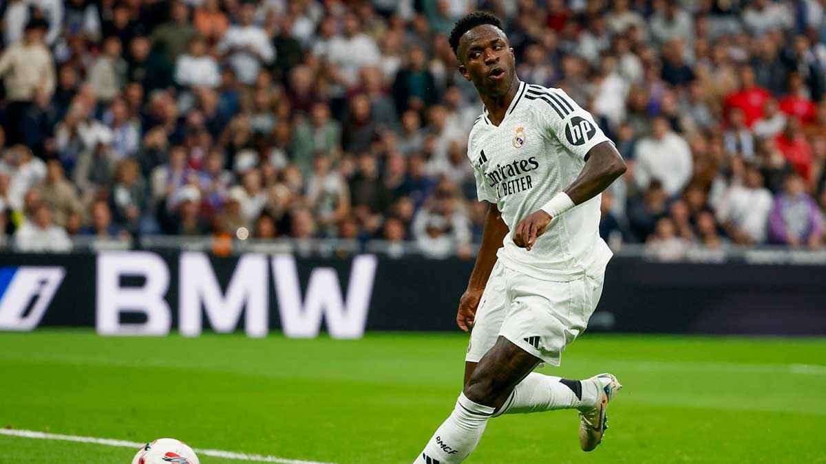 شبيه فينيسيوس جونيور يثير ضجة بجوار سانتياغو برنابيو (فيديو)