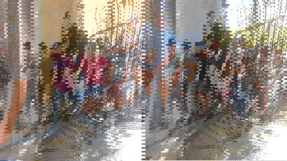 صور وفيديو اقتحام جمهور النجمة ملعب بحمدون الدولي