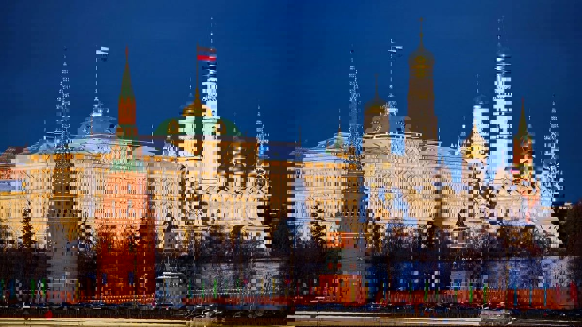 الكرملين: طرد حلف شمال الأطلسي لدبلوماسيين روس يقوض آمال الحوار