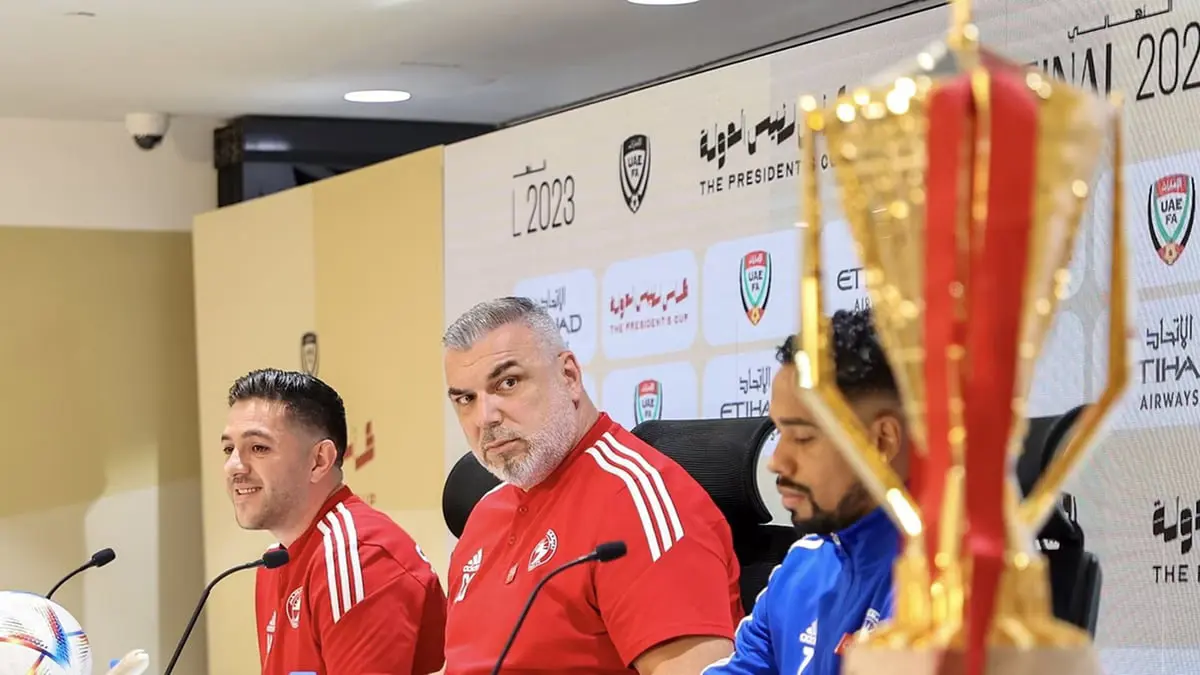 القيصر الروماني مستمر.. الشارقة يجدد تعاقده مع كوزمين أولاريو