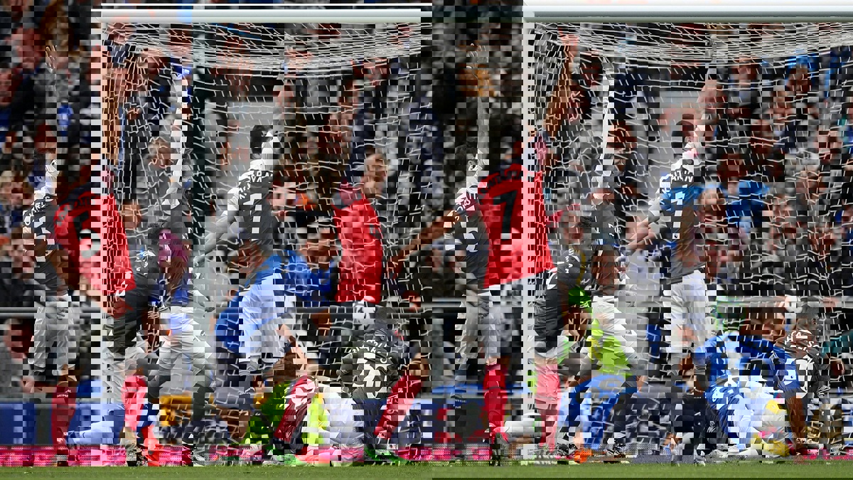 إيفرتون يهزم آرسنال في الدوري الإنجليزي ويوجه ضربة لأحلامه الأوروبية (فيديو)