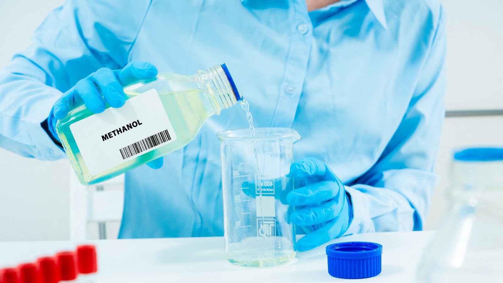 ضبط مستودع.. تفاصيل جديدة حول التسمم بالكحول في الأردن