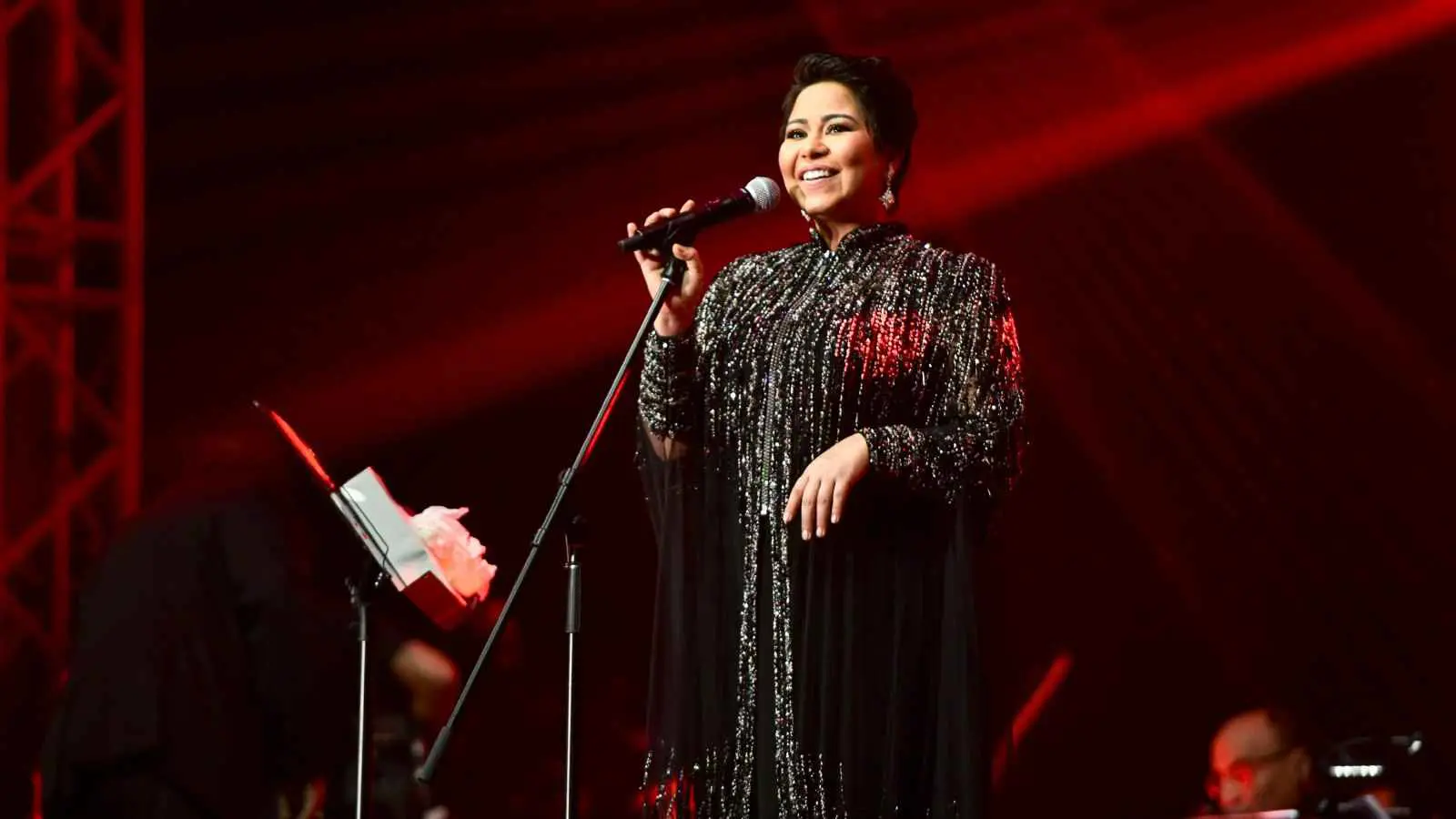 ابنة شيرين عبد الوهاب تطمئن الجمهور على صحة والدتها