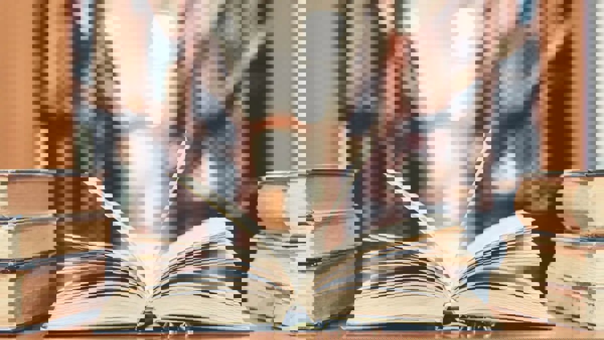  كيف يعمل القوس في القصة القصيرة؟