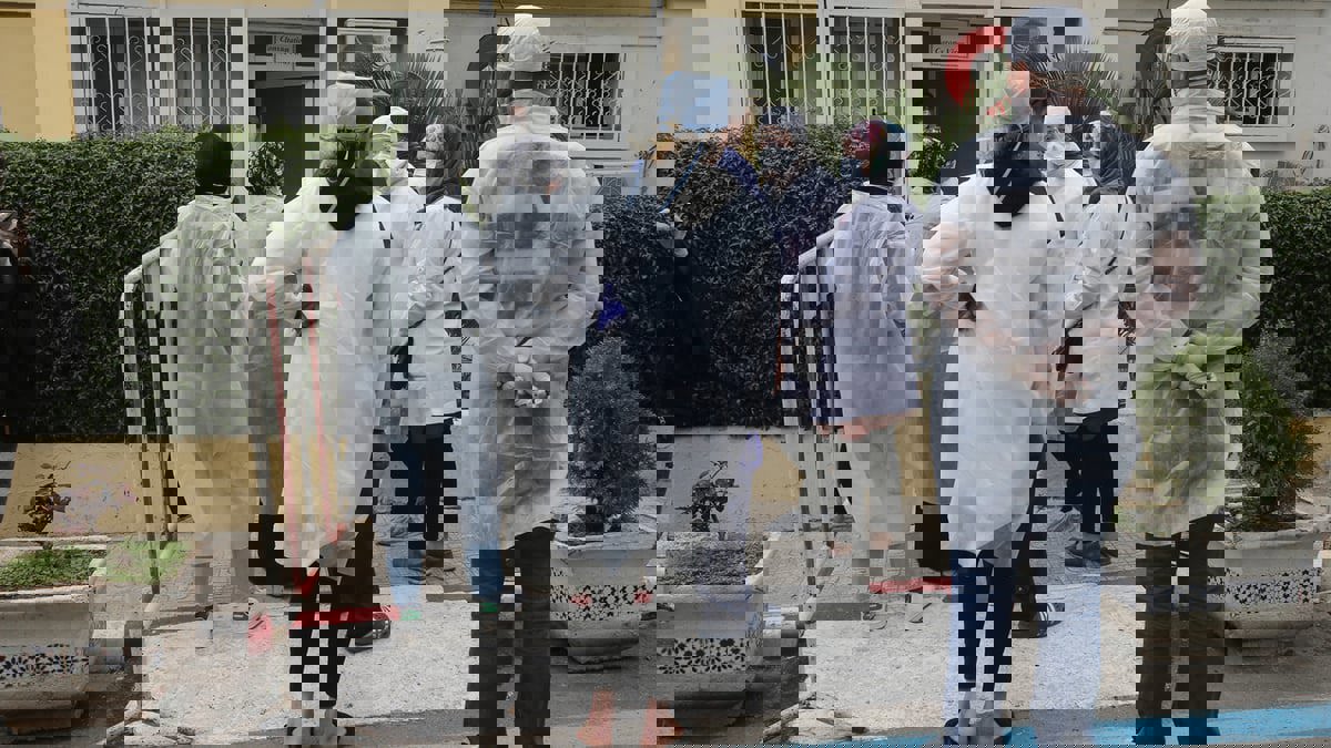 الجزائر تعيد فرض القيود على التجمعات لكبح انتشار متحور دلتا