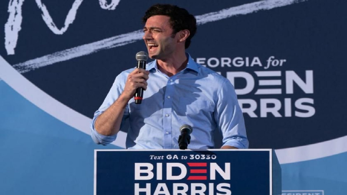 الديمقراطي أوسوف يعلن الفوز بمقعد مجلس الشيوخ في انتخابات جورجيا الفاصلة