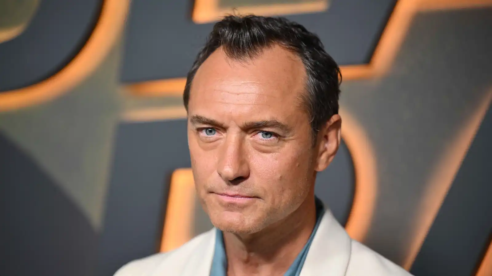 بسبب "ابتسامة".. المغنية تشابل روان تثير أزمة مع ابنة جود لو