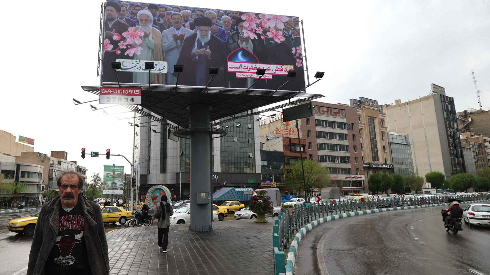 سربت أسرارا حول مفاوضات عُمان.. "شرق" الإيرانية تعتذر لـ"خامنئي" وتوقف النشر