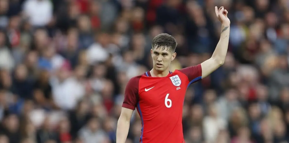 برشلونة يعترف بالفشل في صفقة ستونز