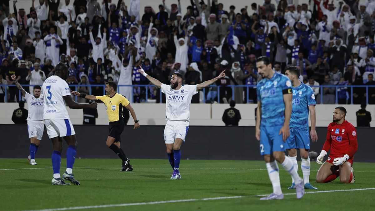 نعمة المهاجم الهداف.. ردود فعل خرافية بعد أول ظهور لبنزيما مع الهلال 