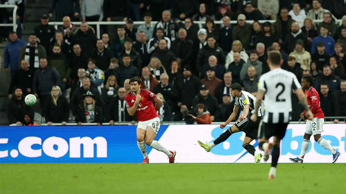 أولهم ليفربول.. أكبر 3 مستفيدين من سقوط مانشستر يونايتد ضد نيوكاسل