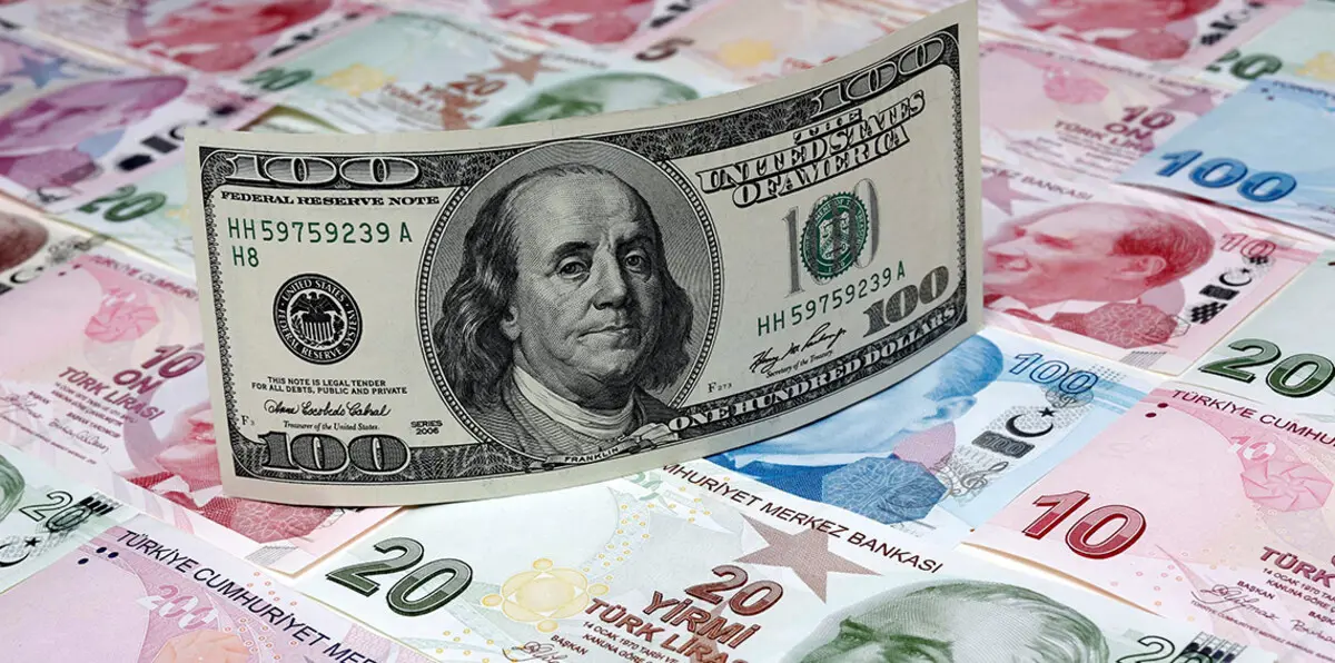 تركيا تسعى لطمأنة المستثمرين بعد هبوط الليرة