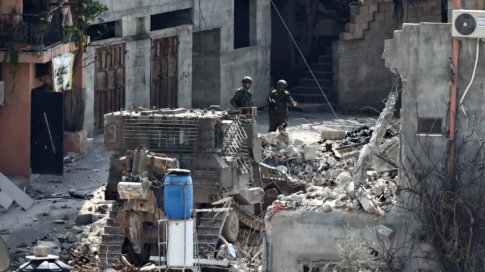 قائد عسكري إسرائيلي: نكثف هجماتنا ضد الفلسطينيين خلال رمضان