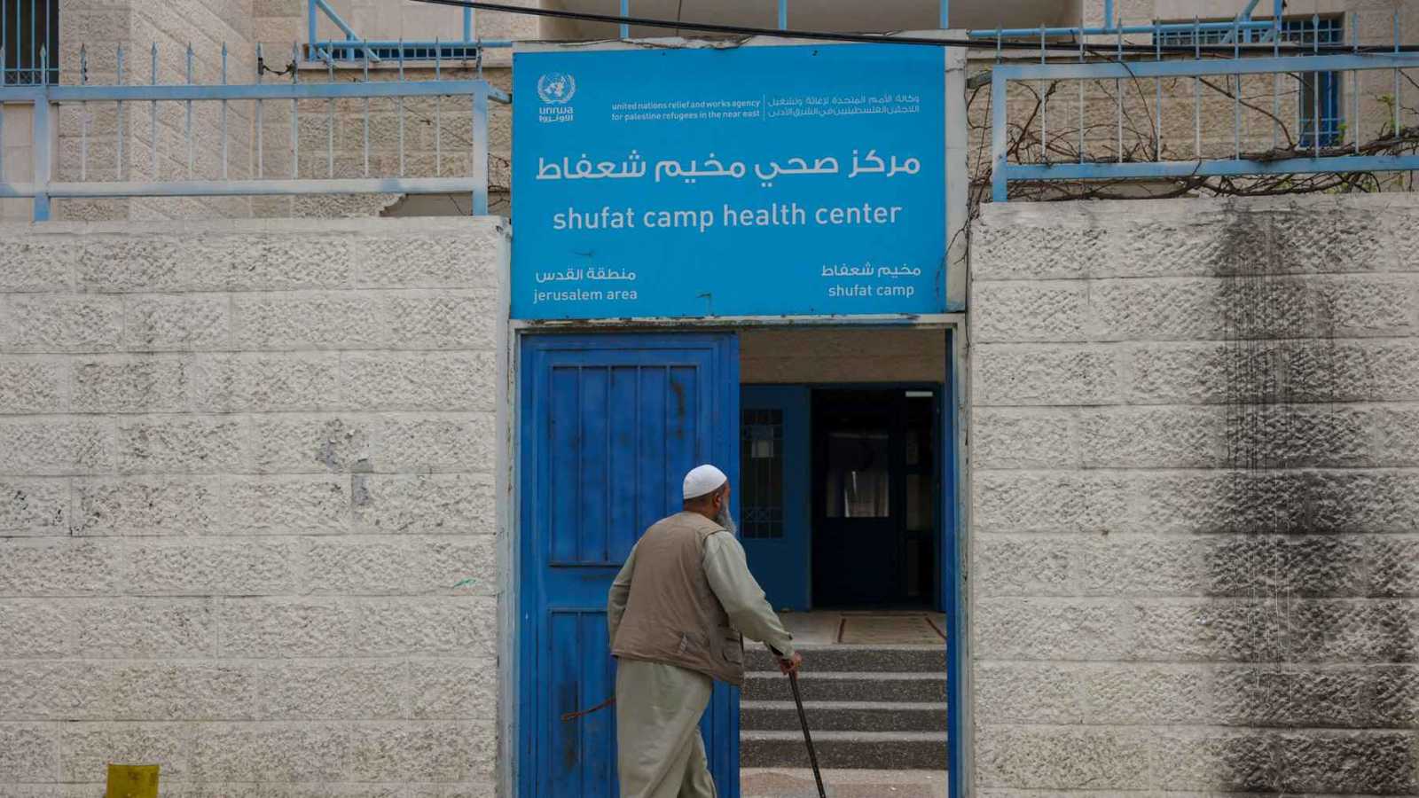 إسرائيل تتجه لحرمان منشآت الأونروا من المياه والكهرباء