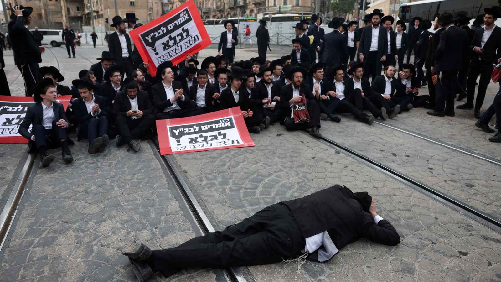 المحكمة الإسرائيلية العليا تلزم حكومة نتنياهو بتجنيد "الحريديم" خلال 45 يومًا