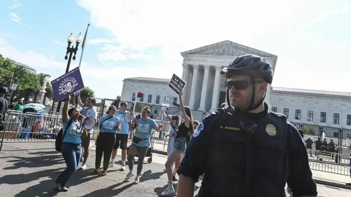 أمريكيون يحتجون على إلغاء "حق الإجهاض"