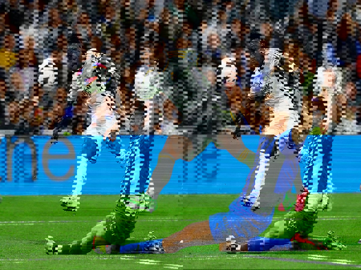 فينيسيوس يتسبب في موجة بكاء لمشجعة في ريال مدريد (فيديو)