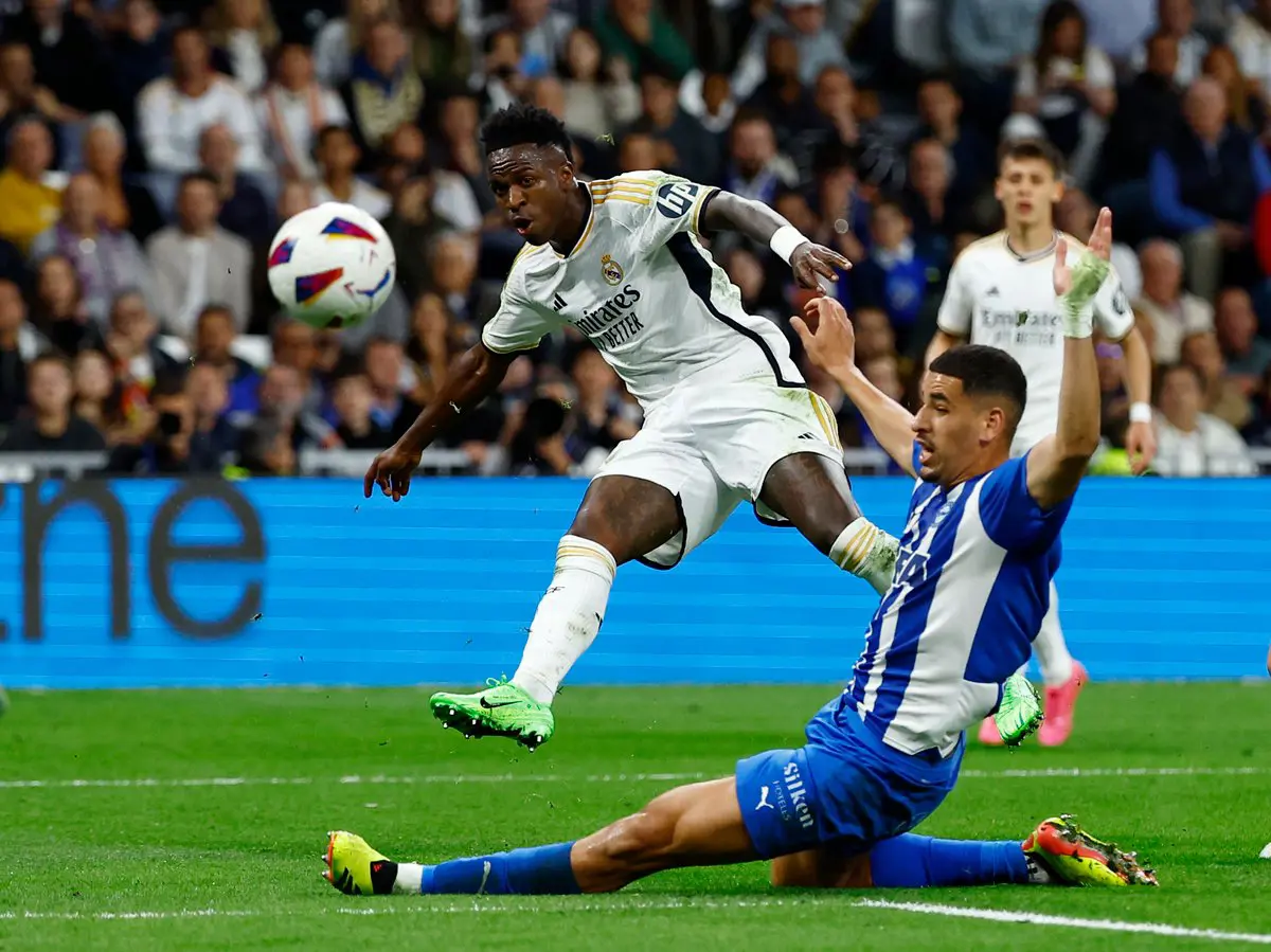 فينيسيوس يتسبب في موجة بكاء لمشجعة في ريال مدريد (فيديو)