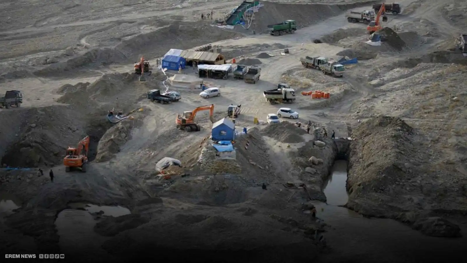 منجم في جبال منطقة يافتال سفلا في أفغانستان