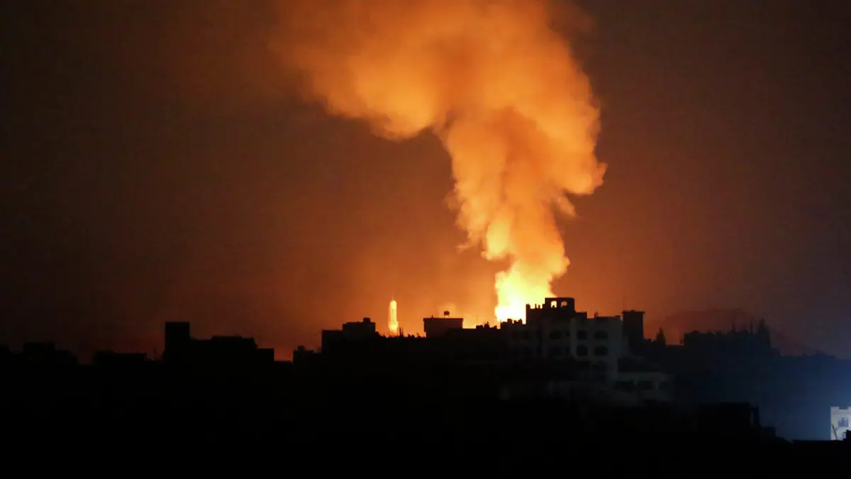 صنعاء.. غارات مكثفة للتحالف العربي بعد ساعة من إعلانه عن عملية "نوعية" (فيديو)