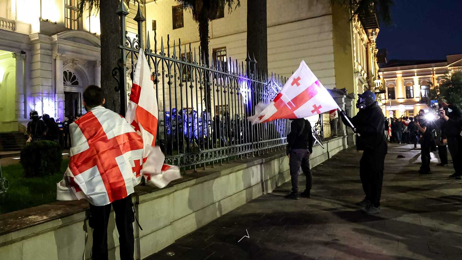 فوز "الحلم" الحاكم بالانتخابات يفجر احتجاجات عنيفة في جورجيا (فيديو)