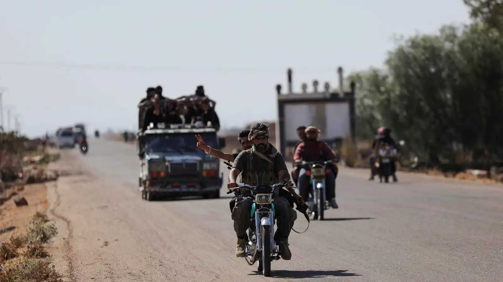 سوريا.. "عشائر الجنوب" تعلن الالتزام التام بقرار وقف إطلاق النار