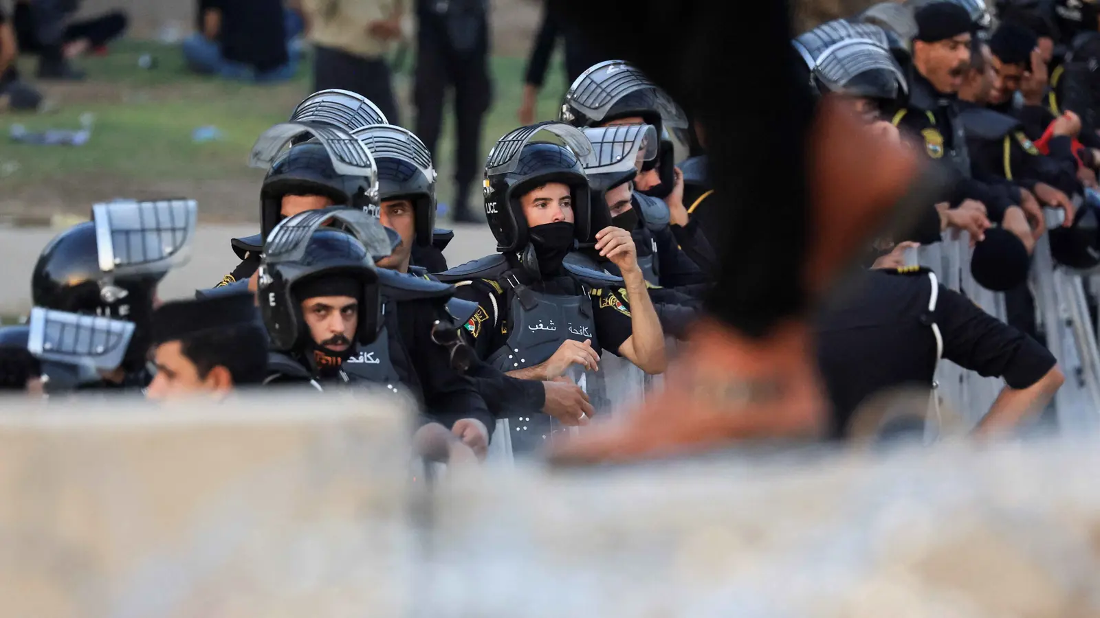 العراق.. إطلاق نار في مقر أمني ووزير الداخلية يوجه بالتحقيق (فيديو)