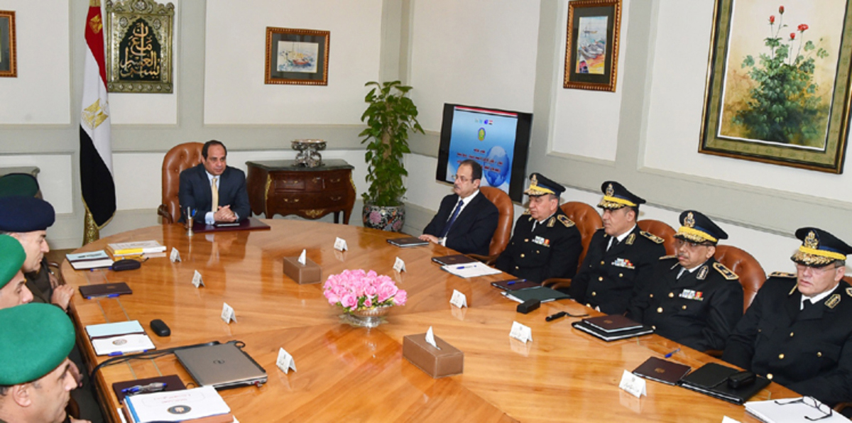 السيسي يجتمع بقادة الداخلية لبحث وقف تجاوزات الشرطة