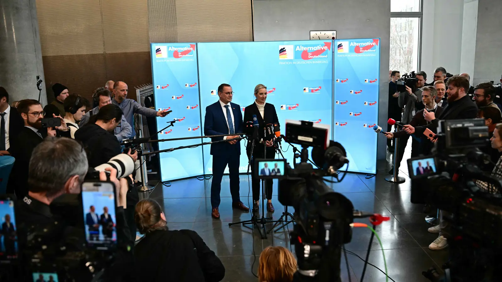 لماذا يشكل صعود حزب البديل في ألمانيا "ضربة" لليمين الفرنسي المتطرف؟