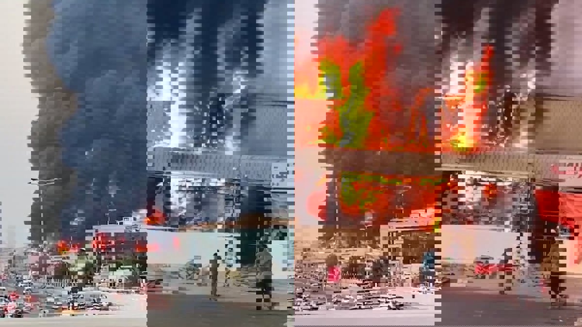 الإمارات.. حريق ضخم في سوق شعبي بعجمان (فيديو)