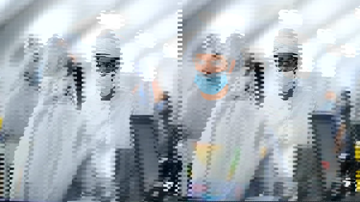 الإمارات تعلن إكمال تطعيم 100% من الفئات المستهدفة ضد فيروس كورونا