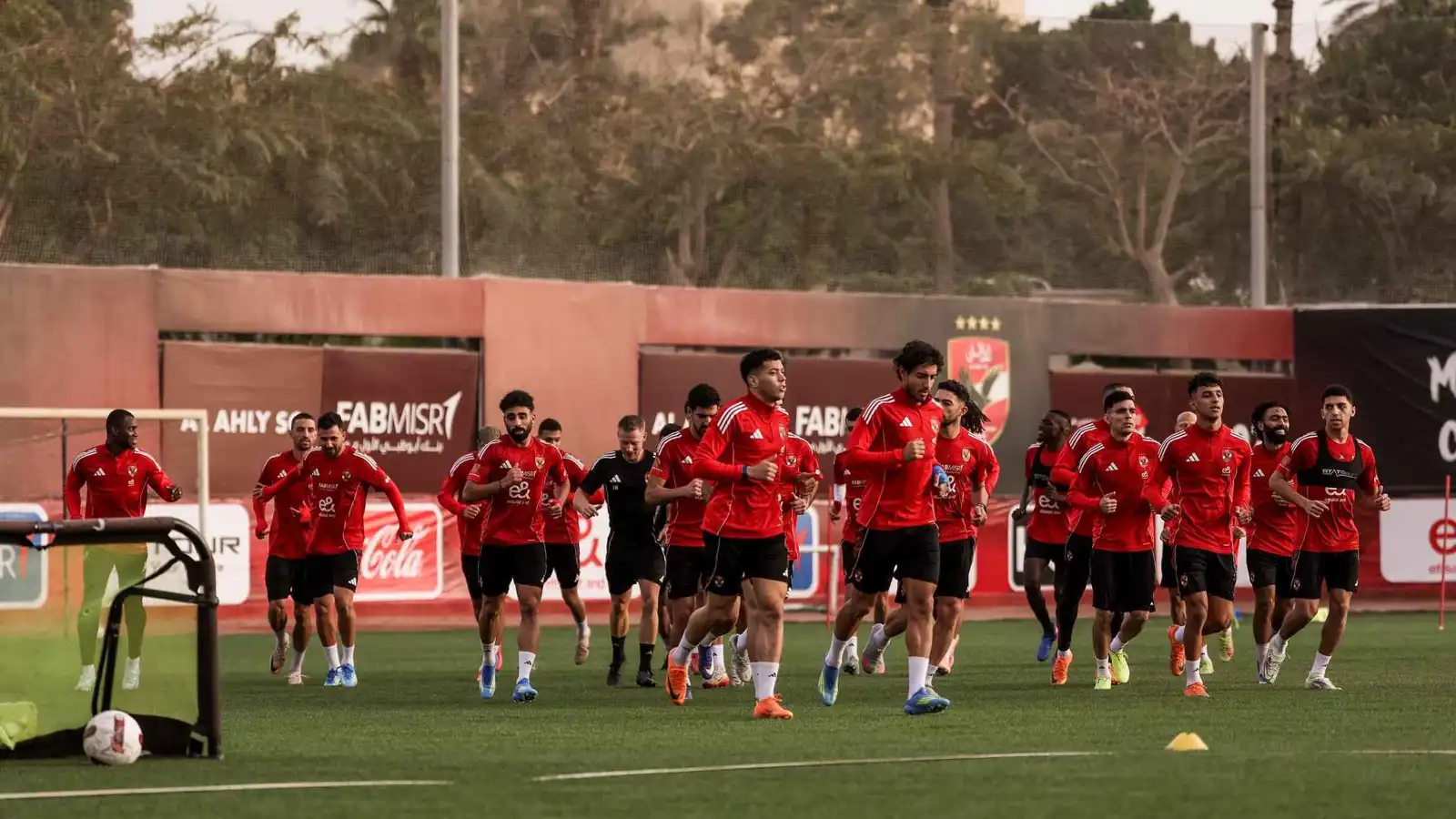 مباراة سيراميكا تحدد مصير 5 نجوم في الأهلي المصري