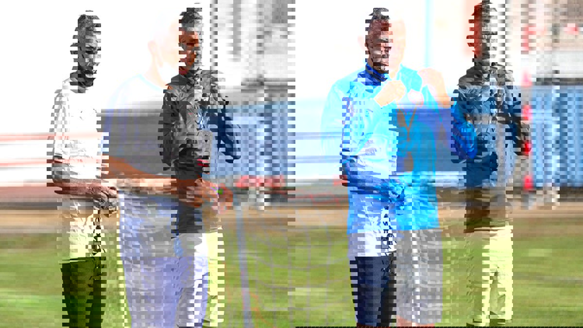 الزمالك: الخلاف بين كارتيرون وأسامة نبيه قصة وهمية اخترعها المتربصون بالنادي (فيديو)