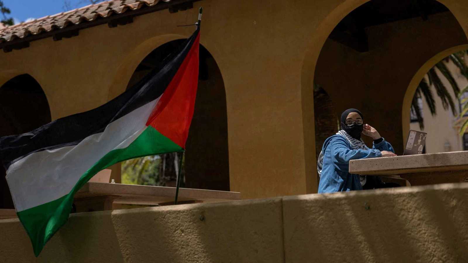 إعصار ترامب يطيح بمئات الموظفين خارج أسوار جامعة "ستانفورد"