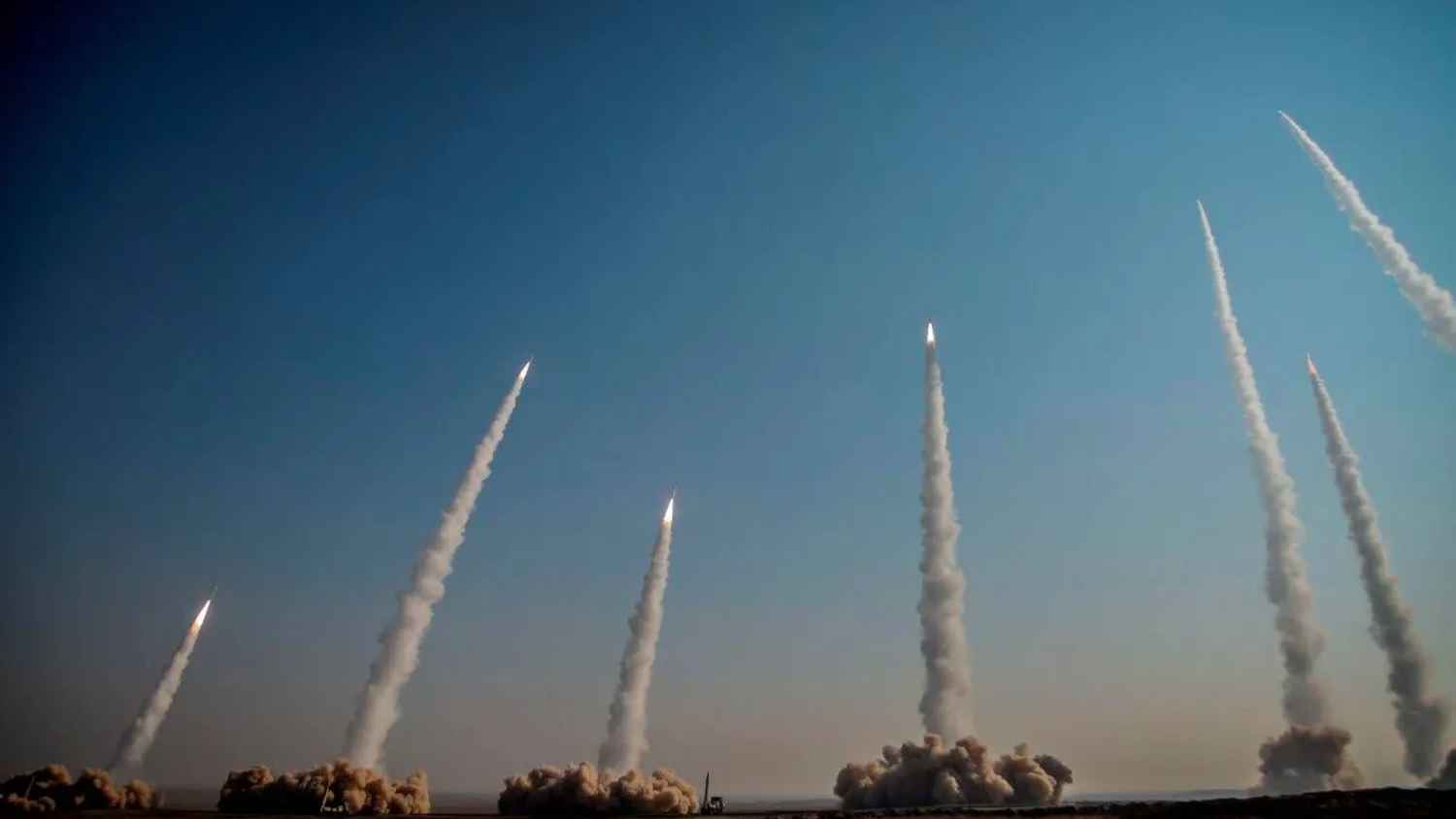 ‌ مع بدء الرد "الانتقامي".. إسرائيل تحذر إيران من استهداف السكان