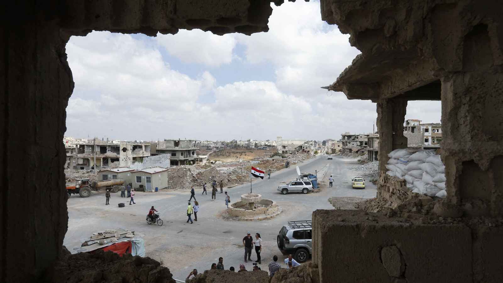 انتشال 35 جثة من مقبرة تابعة لـ"مخابرات الأسد" بريف درعا (فيديو)