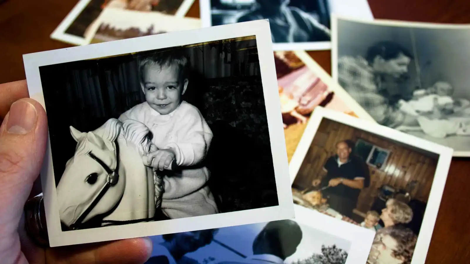 لماذا ننسى طفولتنا؟ العلم يجيب على لغز فقدان الذاكرة المبكرة