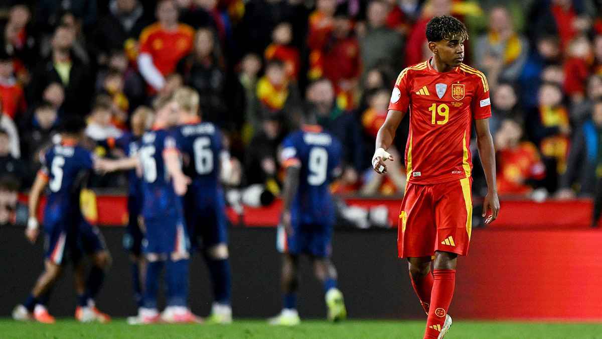 رد ناري.. لامين يامال يسخر من فان دير فارت بسبب "الشورت" (صورة)