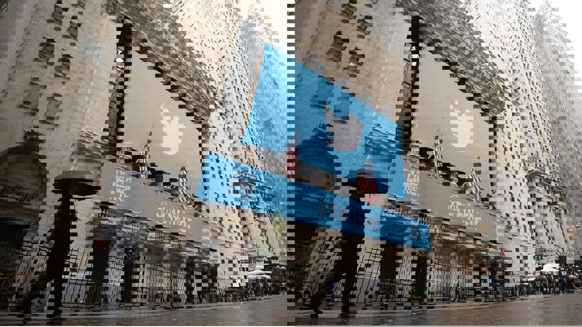 "تويتر" يعمل على إتاحة "العلامة الزرقاء" لتوثيق الحسابات للجميع