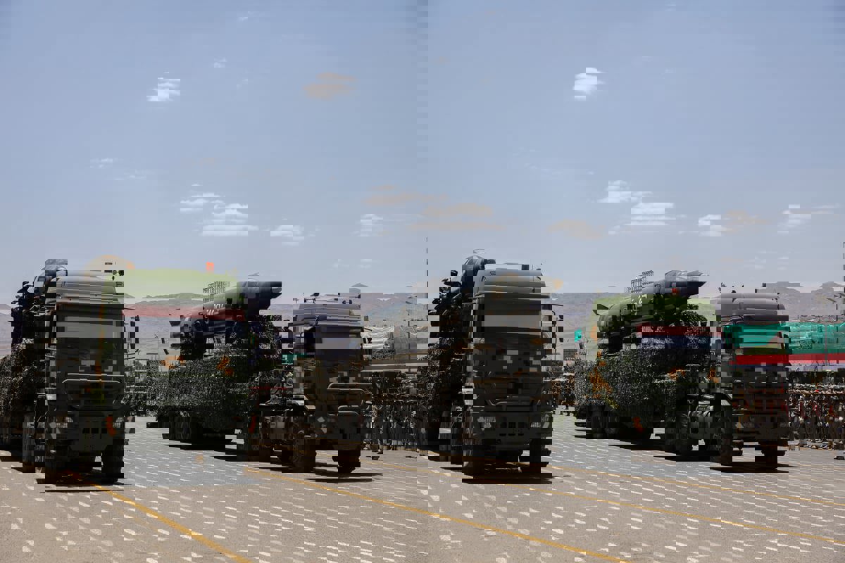 البنتاغون: إيران زوّدت الحوثيين بـ"ترسانة متنوعة" من الأسلحة