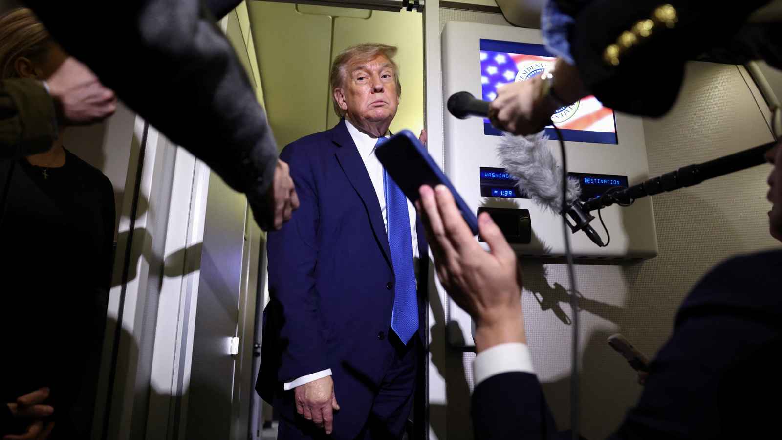 ترامب: الأسبوع القادم سيحسم مصير إيران و"قد أضرب" النووي