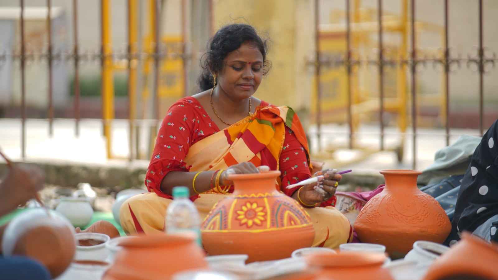 مياه "الماتكا".. خيار صحي لمواجهة حرارة الصيف في الهند (فيديو)