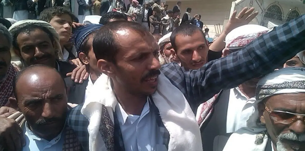 بسبب الرواتب المتأخرة.. فض وقفة احتجاجية "بالقوة" في صنعاء