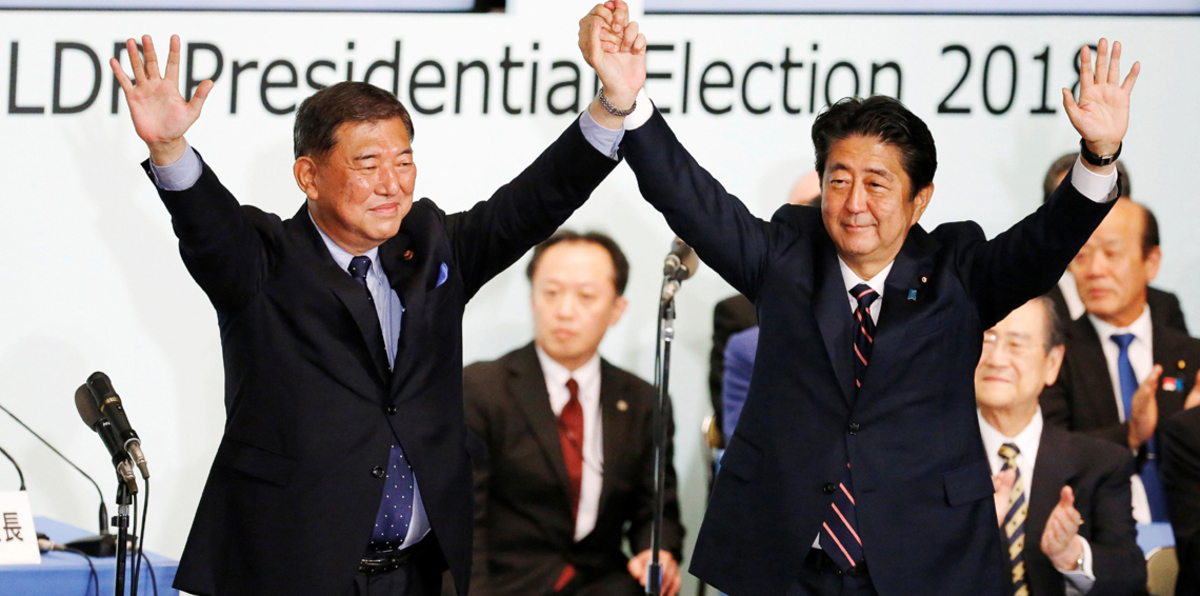 شينزو آبي رئيس وزراء اليابان يفوز بزعامة الحزب الحاكم