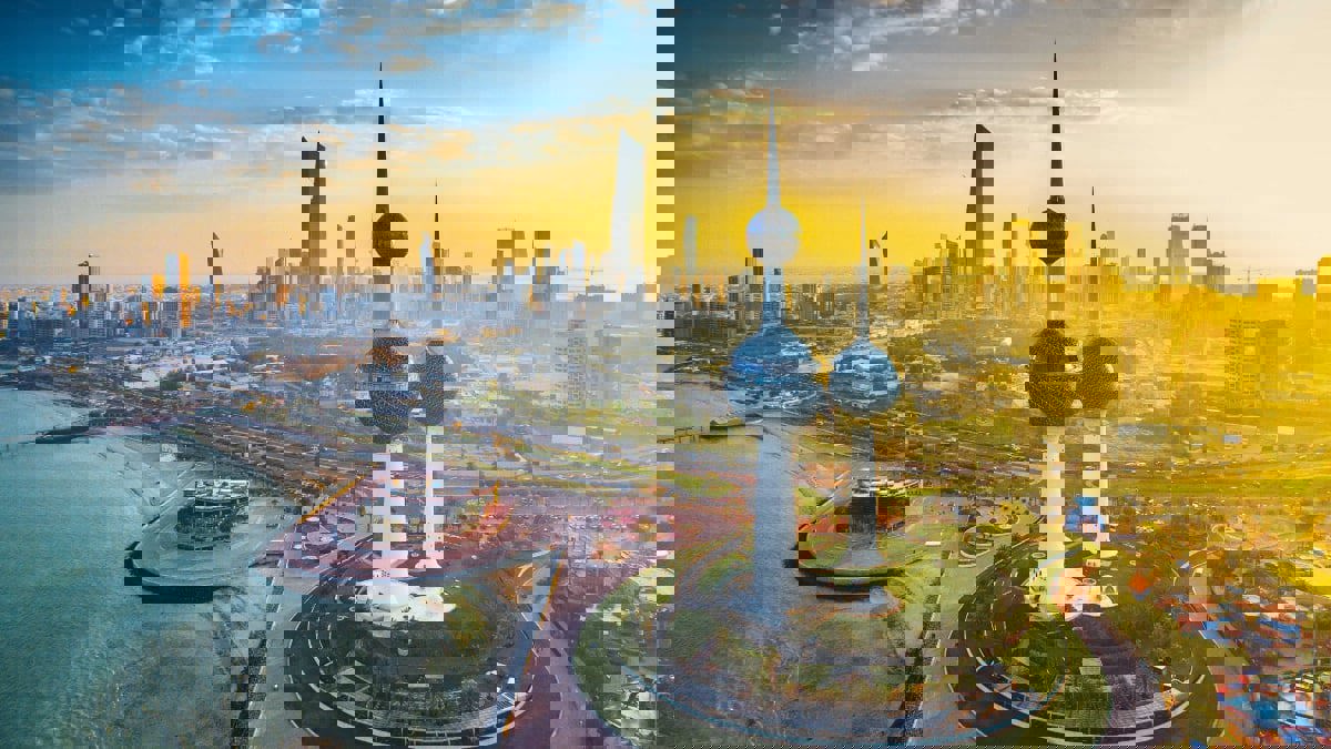 مطالبات نيابية بالتحقيق باعتداء مسؤول كويتي على رجل أمن (فيديو)