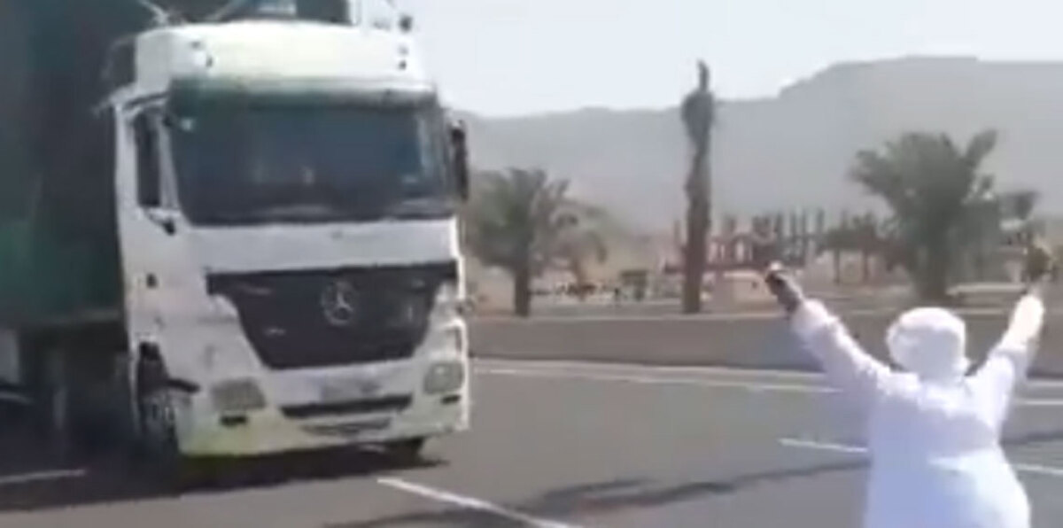 فيديو.. الشرطة السعودية تعتقل شابًا بسبب هذا التصرف الخطير