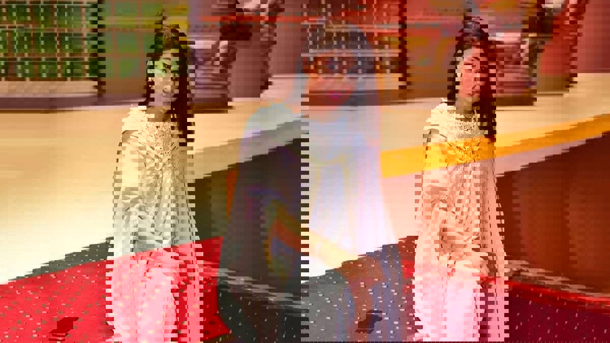 زارا البلوشي ترد على منتقدي ظهورها بـ"الشورت" في المالديف