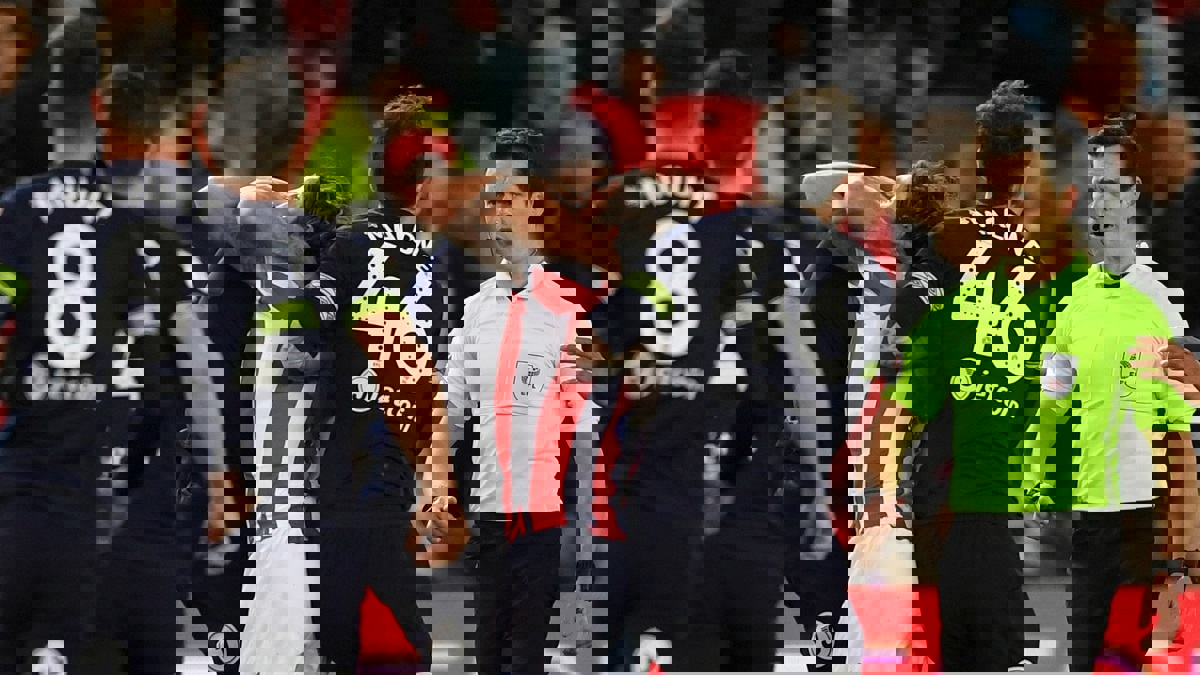 الاتحاد الإنجليزي يوجه اتهامًا للاعب عضّ منافسًا