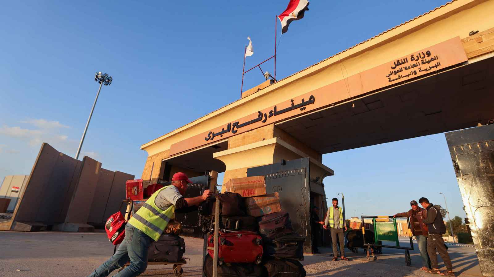 بين حصار ومراقبة.. الجيش الإسرائيلي "يبقي عينا" على معبر رفح